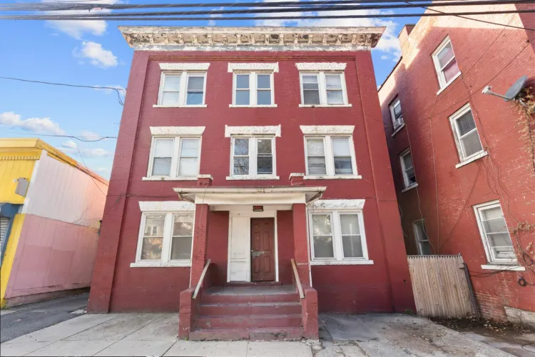 Cawley, Friedberg, and Hewes of National Multifamily broker $2.28 million six-unit multifamily deal (NEREJ)
